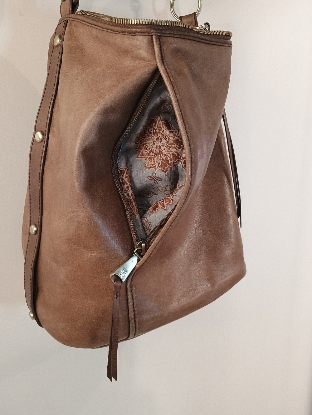 Hobo Brand Classic Tan Leather Boho Shoulder Bag - Picture 9 of 10